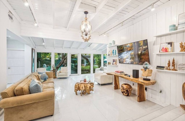 Villa Amalfi - Stylish 3/2 in heart of Coco Grove