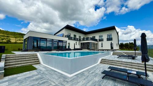 Villa Ambition
