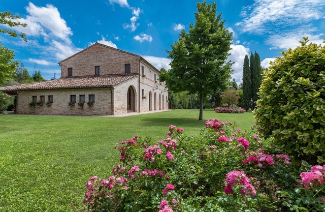 Villa Ambrah 12+1, Emma Villas