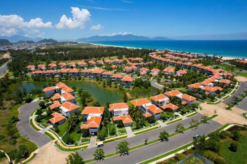 Villa and apartment in ocean resort Da Nang by JT group"free pick up"