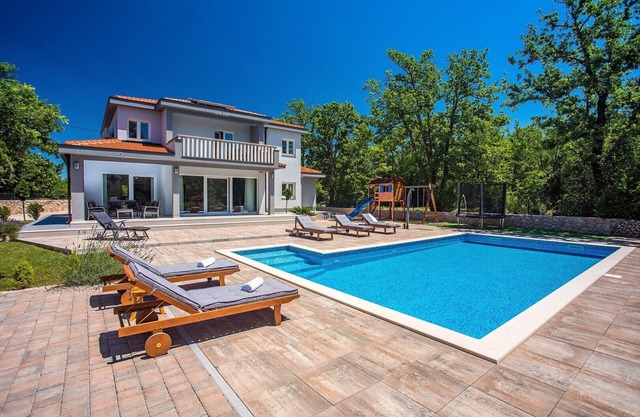 VILLA ANDREA, 5 bedrooms, 50 sqm private pool, a fun zone, PRO 9 Pool table