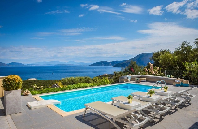 Villa Andromahi - Four Bedroom Villa, Sleeps 8