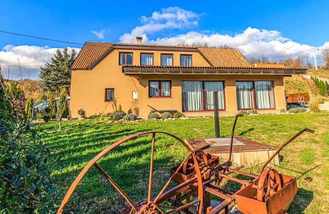 Villa Andy - Two Bedroom Villa, Sleeps 6