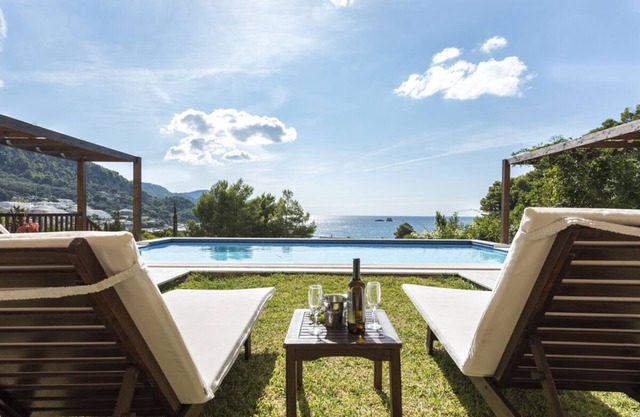 Villa Angeliki - Two Bedroom Villa, Sleeps 4