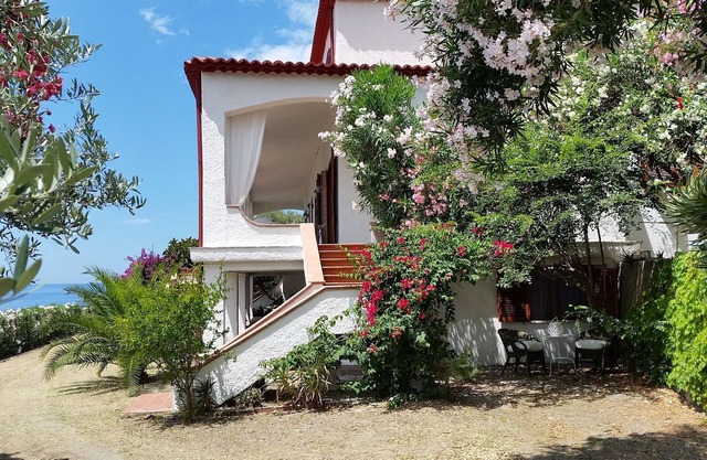 Villa Anna - Apartment with a stunning sea view just minutes from the beach