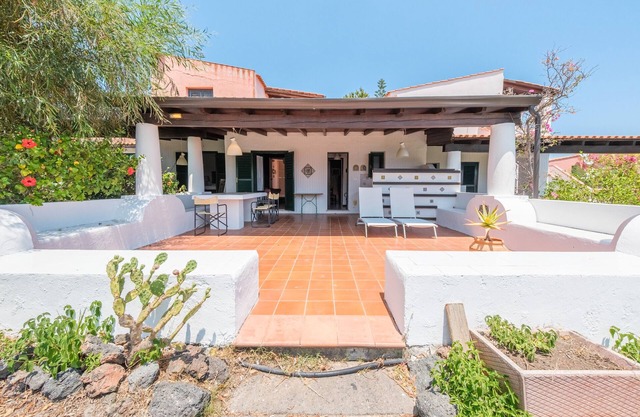 Villa 'Anna Maria' with Sea View, Private Terrace and Wi-Fi