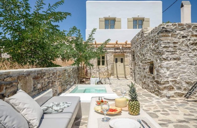 Villa Anthemion, Naxos with outdoor jacuzzi