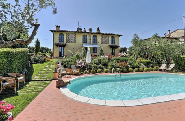 Villa 'Antica Sosta Renai' with Private Pool, Private Terrace and Wi-Fi