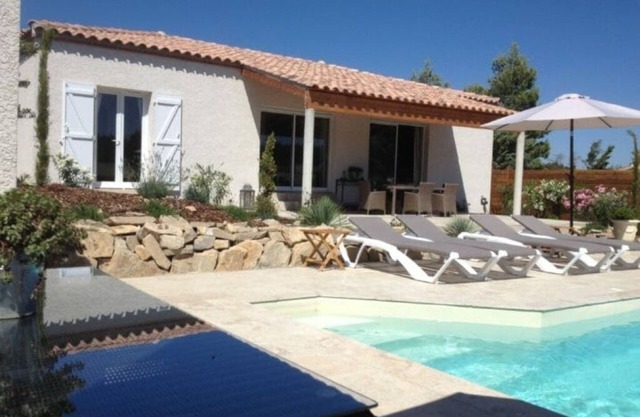 VILLA APHRODITE - sleeps 6 with heated pool and air conditioning