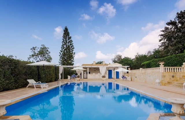 Villa Aphrodite- Communal Pool-WiFi-A/C