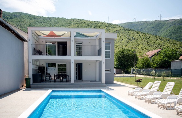 Villa Aqua - Luxury Villa with Swimming Pool