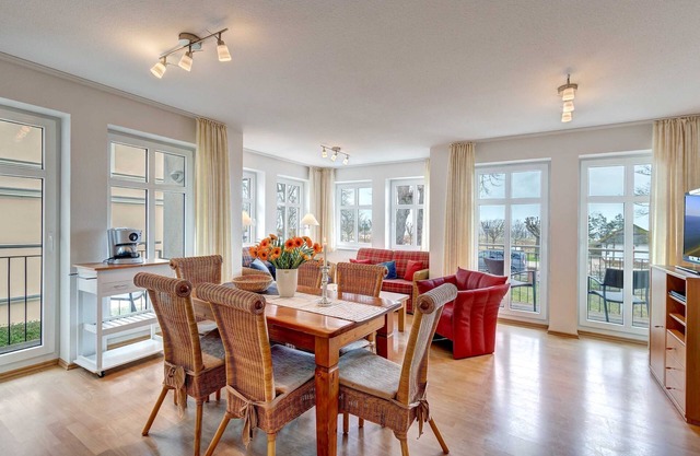 Villa Aquamarina Whg. 13, BALCONY w. LAKE VIEW, CHAIR - Villa Aquamarina, 1st floor