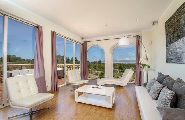 Villa Aranjassa - Six Bedroom Villa, Sleeps 12