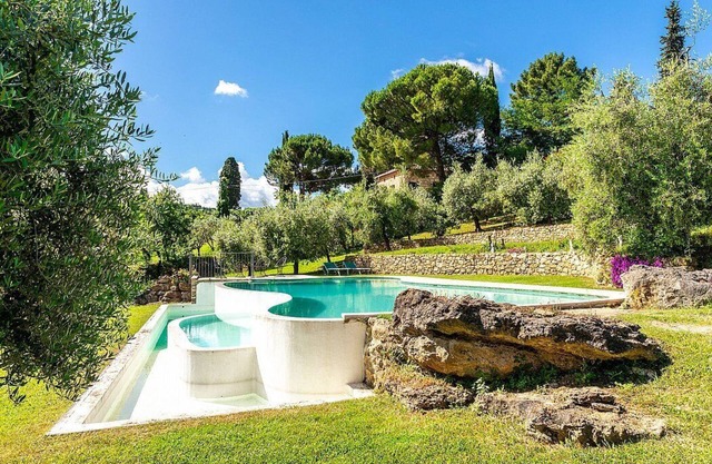 Villa Ardita: A characteristic and welcoming two-story villa surrounded by the greenery, with Free WI-FI.