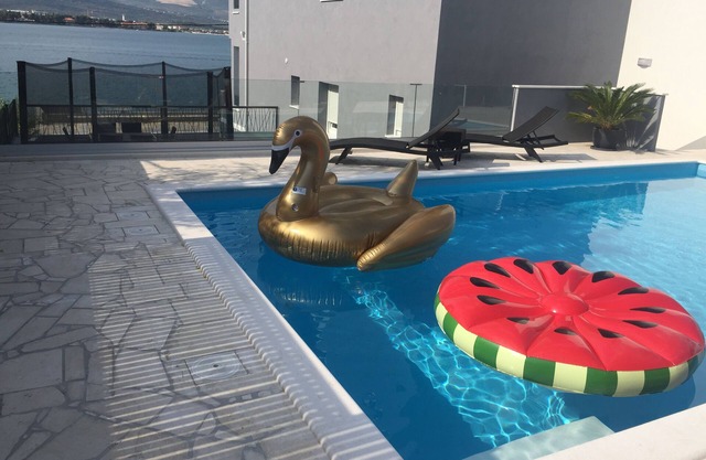 Villa Aria, Seafront, 18 people, Trogir