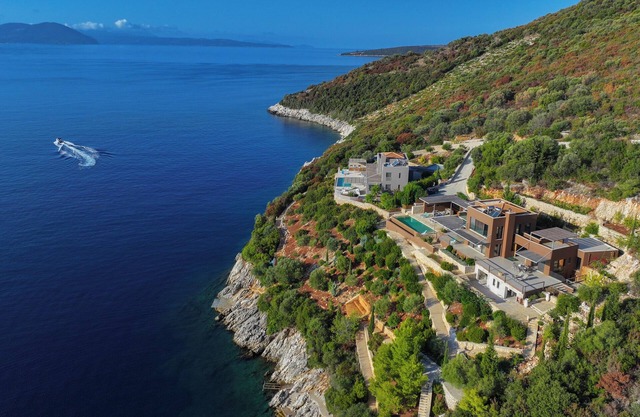 Villa Arkoudaki: Luxurious 8-Bedroom Escape with Infinity Pool & Sea Access