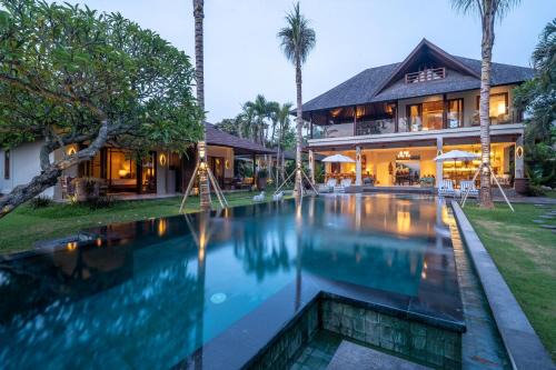 Villa Asmara Cemagi - Luxury Beachfront Stay 15 mins from Canggu