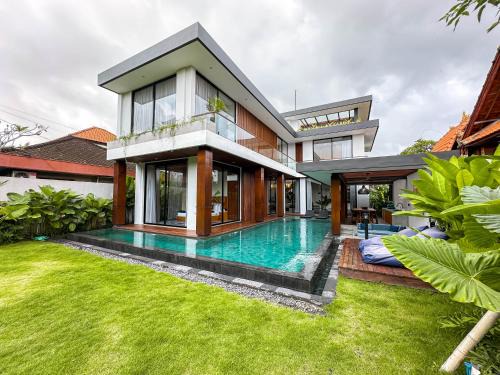 Villa Asri - Modern Tropical Rooftop Villa 4BR Umalas