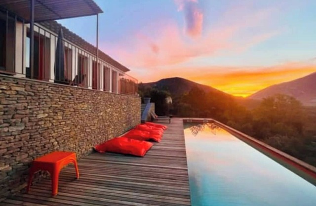 VILLA ASTERISK design facing Mont Ventoux