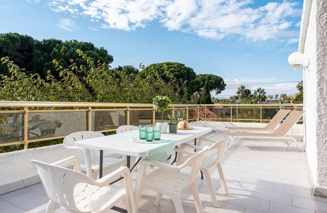Villa at 30 m from the beach of Vilafortuny. Ideal for families with children. Cambrils