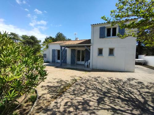 Villa au Calme avec Jardin, Proche Plage, Équipée pour Familles - FR-1-194-285