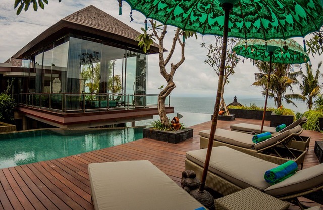 Villa Aum, 4 bedrooms ocean cliff view Bukit