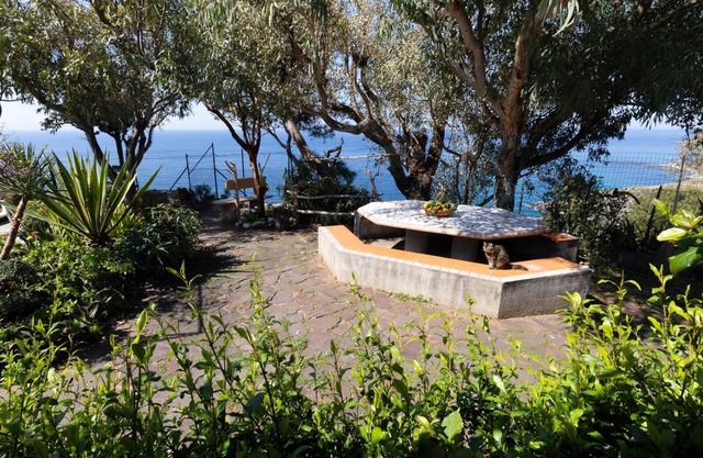 Villa Aurelia overlooking the sea, 500m from the beach, with wi fi and A/C
