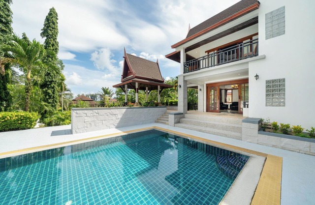Villa Aurora Estate 4 bedrooms with pool in Kamala Phuket near the beach