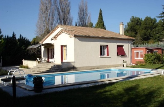 Villa Avec Piscine au Pied du Ventoux. Animaux de Compagnie Acceptés!