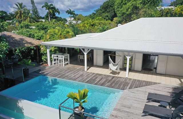 Villa Avocatier Salt pool in a tropical garden