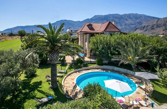 Villa Avra