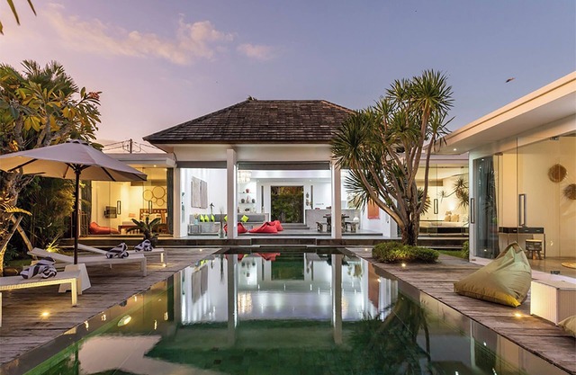 Villa Bahia 10mn walk to Central Seminyak Oberoi