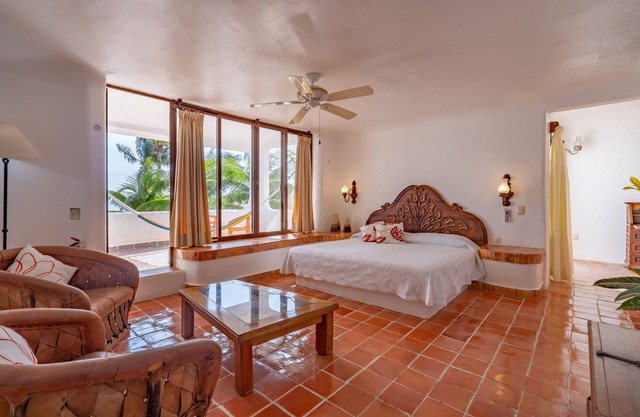 Villa Balam Ek, Beautiful Oceanfront home on the Caribbean Sea!