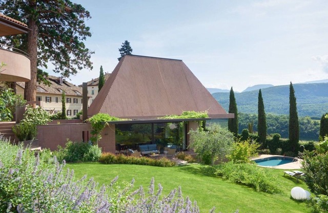 Villa Baronessina * Villa with pool, whirlpool, sauna & large private garden