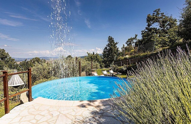 Villa Belfiore: A characteristic and welcoming apartment that covers the entire top floor of a villa surrounded by meadows and by green hills, with Free WI-FI.