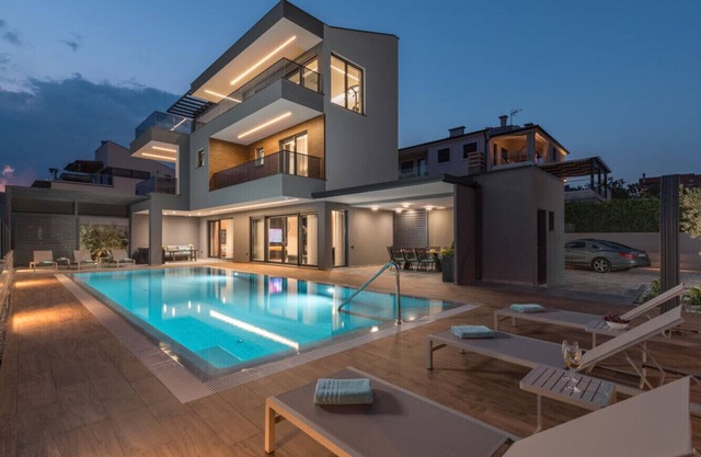 Villa Bellatrix in Fažana with beach front and sea view