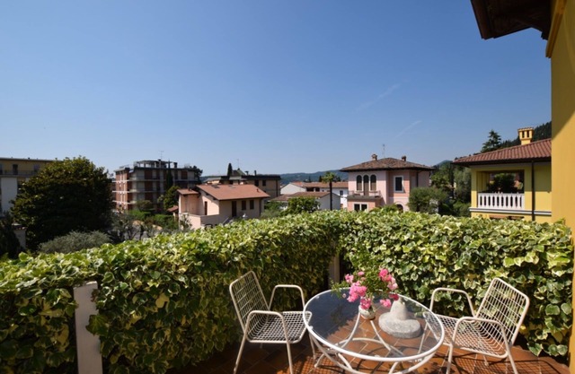 Villa Besana 100 m from lake, Salò, Italy