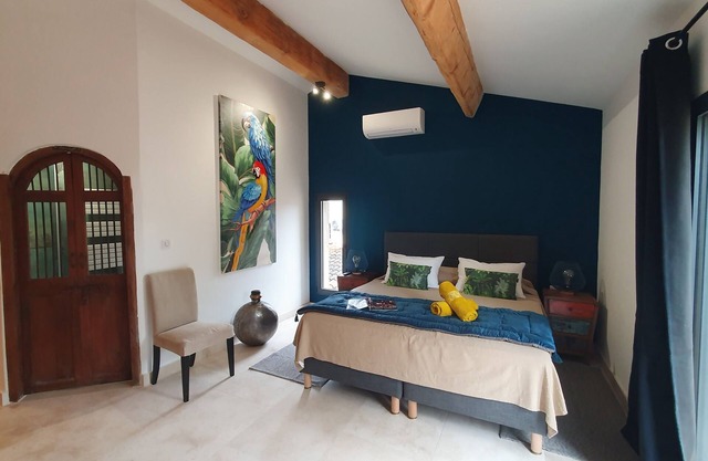 Villa Betty , Charmante Maison Neuve de Style Provençal Dans les Alpilles