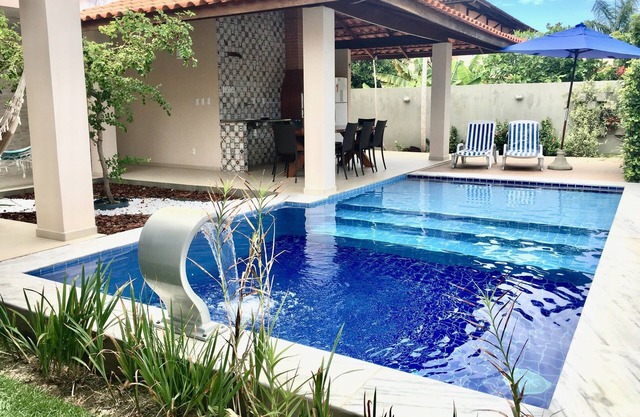 Villa Bianca - 5 bedroom house with private pool and close to Hibiscus