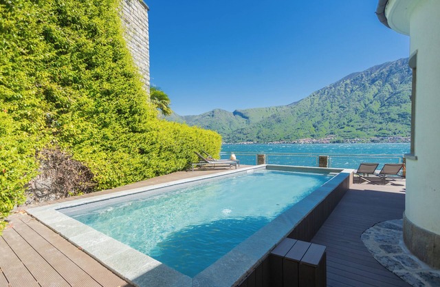 Villa Bianca - Front Lake Pool