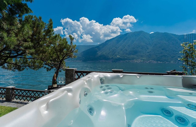 Villa Bianca - Front Lake Pool