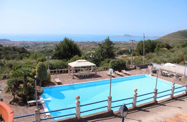 Villa Bice with sea viewpool