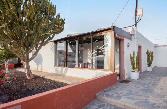 Villa "Bioenergika Sol" with Fibre Optic Wi-FI, Terrace, Mountain View & Garden
