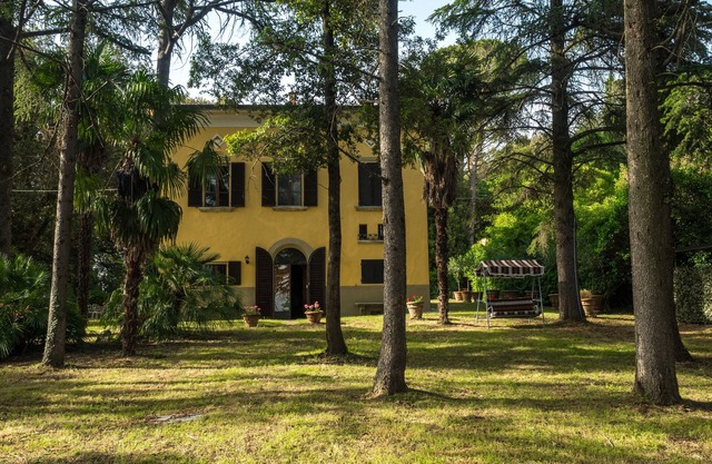 Villa Blacks Serneri noble residence with beautiful park of the Val di Chiana
