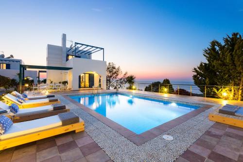 Villa Blanca Collection