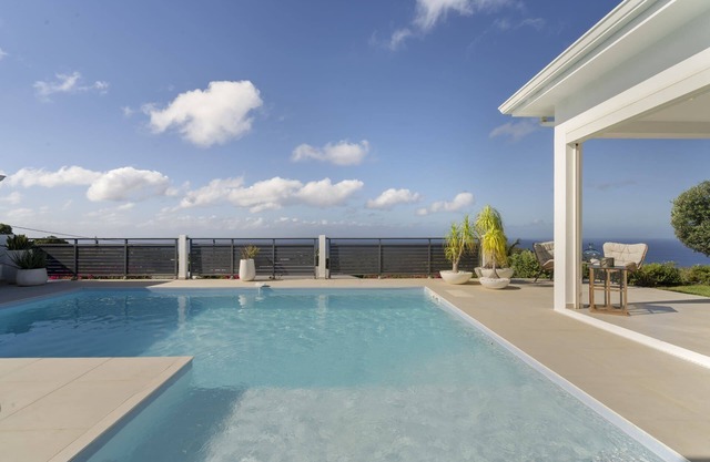 Villa Blanca - Three Bedroom Villa, Sleeps 7
