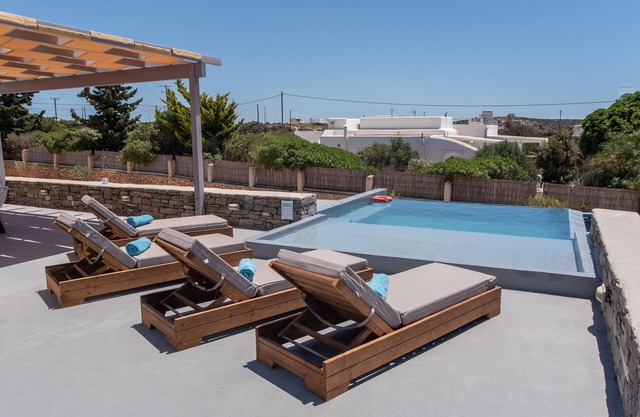 Villa 'Blue Bell Resort Sunset' with Private Pool, Wi-Fi and Air Conditioning
