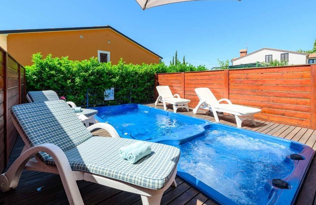Villa Blue Valica only 2 km from the pebble beach