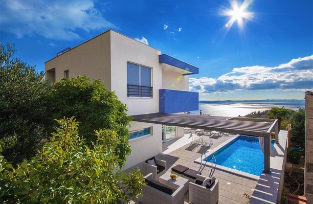 Villa Blue with pool, sea view