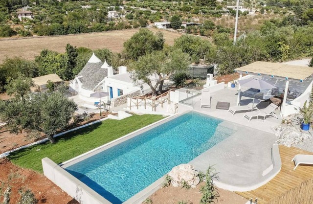 Villa 'Borgo Trulli 1817' with Private Pool, Wi-Fi and Air Conditioning